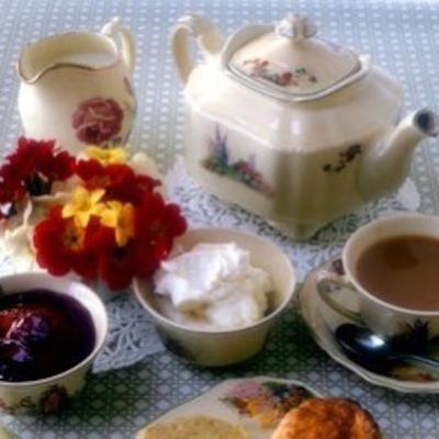 Making a nice cup of English tea Making a nice cup of English tea