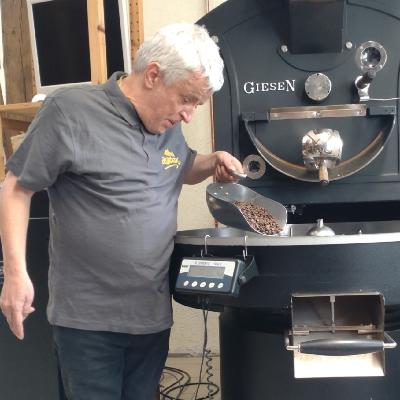 Rösterei und Dorfladen: Projekte, die Menschen zusammen bringen Rösterei und Dorfladen: Projekte, die Menschen zusammen bringen