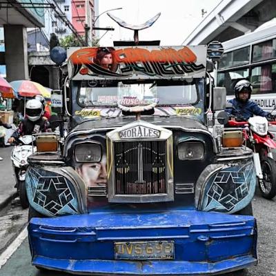 Người và xe cũ “chật vật” trong thời kỳ hiện đại hoá