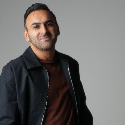 معاك حمد مرشدك في هذي الرحلة