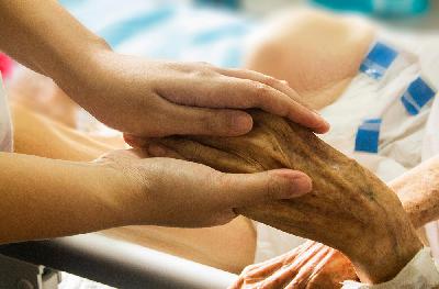 “Человек не должен просто лежать и ждать смерти” - в Юрмале откроют хоспис-стационар