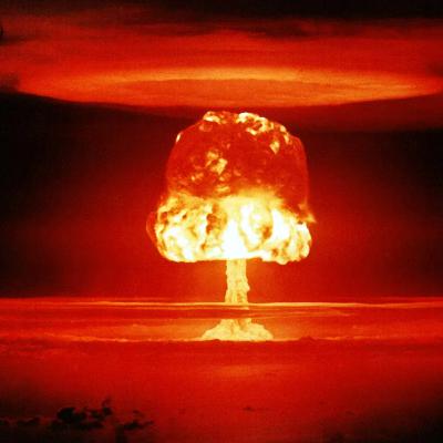 FISSÃO NUCLEAR E BOMBAS ATÔMICAS FISSÃO NUCLEAR E BOMBAS ATÔMICAS