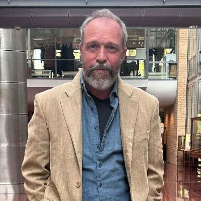 Møt multikunstneren Lars Elling: – Bildene koster en slikk og ingenting