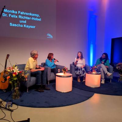 Heaven Can Wait Chor Bremen beim letzten Talkabend im Universum® Heaven Can Wait Chor Bremen beim letzten Talkabend im Universum®