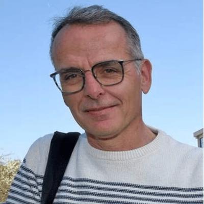 Entre perte de sens du travail et envie de bifurquer : comment changer de projet professionnel ?