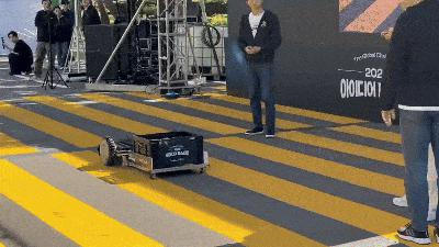 Self-rotating tires, volume-controlling seatbelts — Hyundai’s engineers are thinking ahead