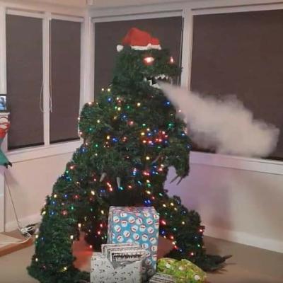 Llorando en silencio junto al arbolito con música de lucecitas sonando de fondo...