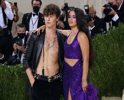 S10 Ep65: 12/03/21 - Shawn Mendes Drops a Somber Ballad Two Weeks After His Split with Camila Cabello: ‘It’ll Be Okay’ S10 Ep65: 12/03/21 - Shawn Mendes Drops a Somber Ballad Two Weeks After His Split with Camila Cabello: ‘It’ll Be Okay’