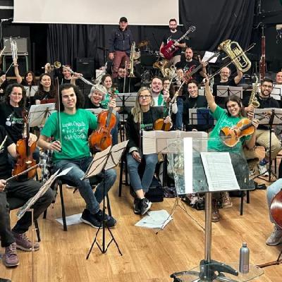 Entrevistamos a Marina Cruz y José Ángel Quintana, miembros de la orquesta 'Profes por la pública'