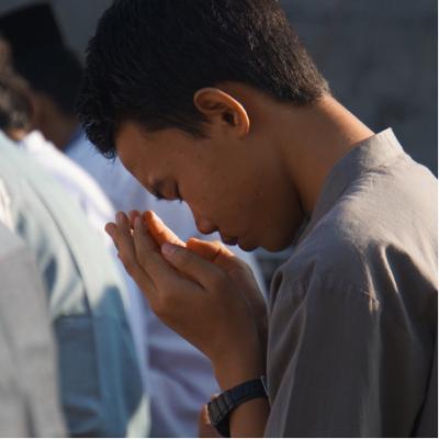 Selesaikan masalah kita dengan ibadah