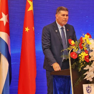 Cuba y China firman acuerdo histórico para impulsar la "Franja y la Ruta"