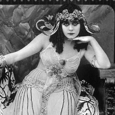 Misterio en Red 12x04: Ellas, vampiras Misterio en Red 12x04: Ellas, vampiras