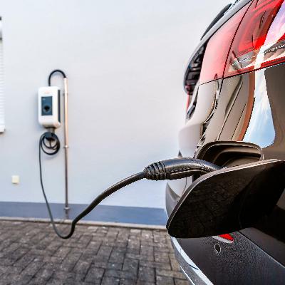 Teures Tanken - Nachfrage nach E-Autos steigt deutlich