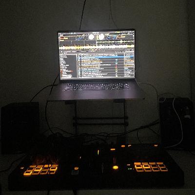 UN REGGAETONSITO FRESA   JR DOG507