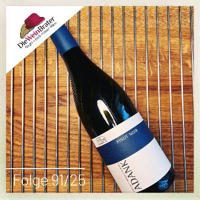 Ein Pinot vom Bündner Winzer, der seine Weinfässer mit Jazz beschallt Ein Pinot vom Bündner Winzer, der seine Weinfässer mit Jazz beschallt