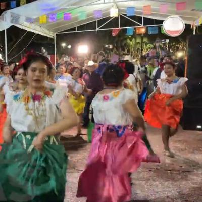 Coita disfruta de marimba antes del carnaval