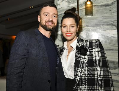 S10 Ep15: 09/24/21 - ‘Game on!’ Justin Timberlake and Jessica Biel Battle Over ‘Scrabble’ & it’s Adorable S10 Ep15: 09/24/21 - ‘Game on!’ Justin Timberlake and Jessica Biel Battle Over ‘Scrabble’ & it’s Adorable