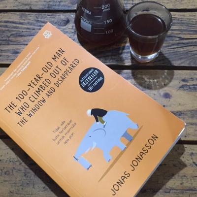 Menjalani Hidup Tanpa Rasa Khawatir - Jonas Jonasson