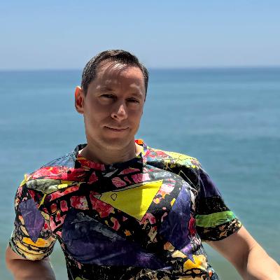 Aquí en Malibú, California: Hablando de Cristales Desde la Playa – Un Episodio Único