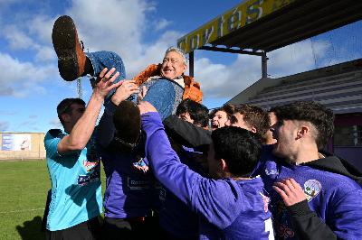 ¡El gordo rescata a un equipo de Primera Regional!: "Llevo todo el día de celebración"
