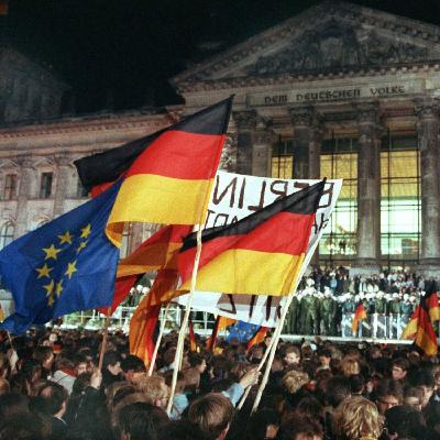 A berlini fal leomlása, Németország újraegyesítése és az Európai Parlament történelmi szerepvállalása