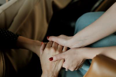 Dones que se salven mútuament: "Em va fer veure que servia"