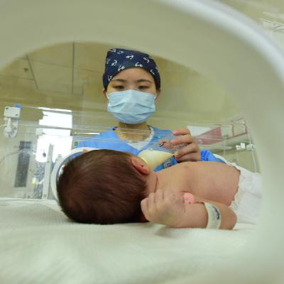 満3歳までの乳幼児対象に年間約7．4万円の育児補助金支給、背後にある理由とは？