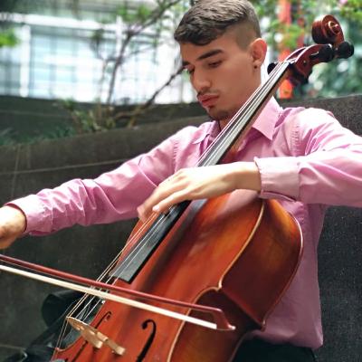 Diego y un comienzo en el violonchelo