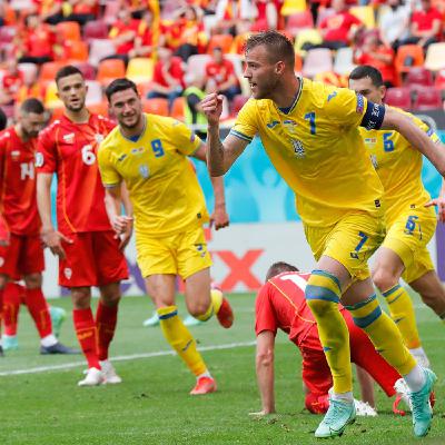 Перша перемога збірної на Євро: блискавичний перший тайм та брак зрілості