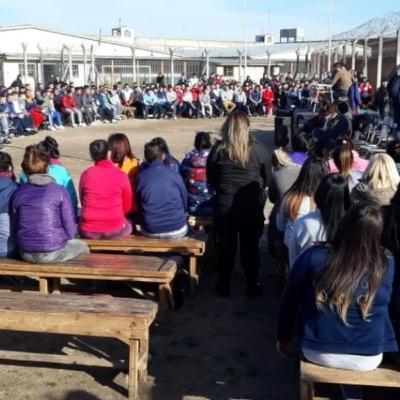 Saber Jugar Sin Pelota: Libros, encierro y deporte