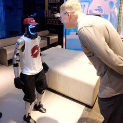 上海で人型ロボットが出迎えてくれるレストランが登場、進む「AI＋飲食」の融合