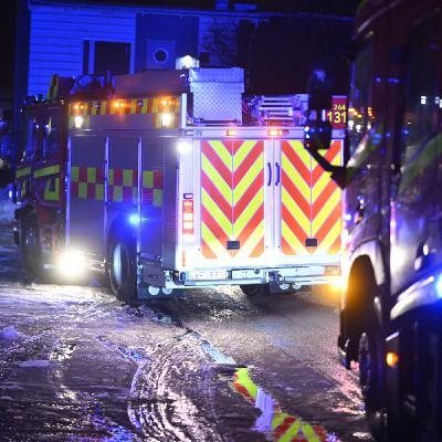 Kraftig lägenhetsbrand på Dalhem i natt