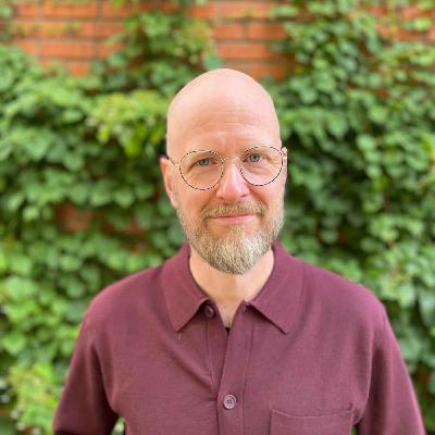 Bridging (over)tourism geographies: proposing a systems approach in overtourism research