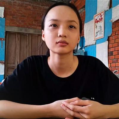 Nữ sinh mồ côi cha, ở nhờ mẹ chị dâu được thầy giáo cho mượn tiền đóng học phí