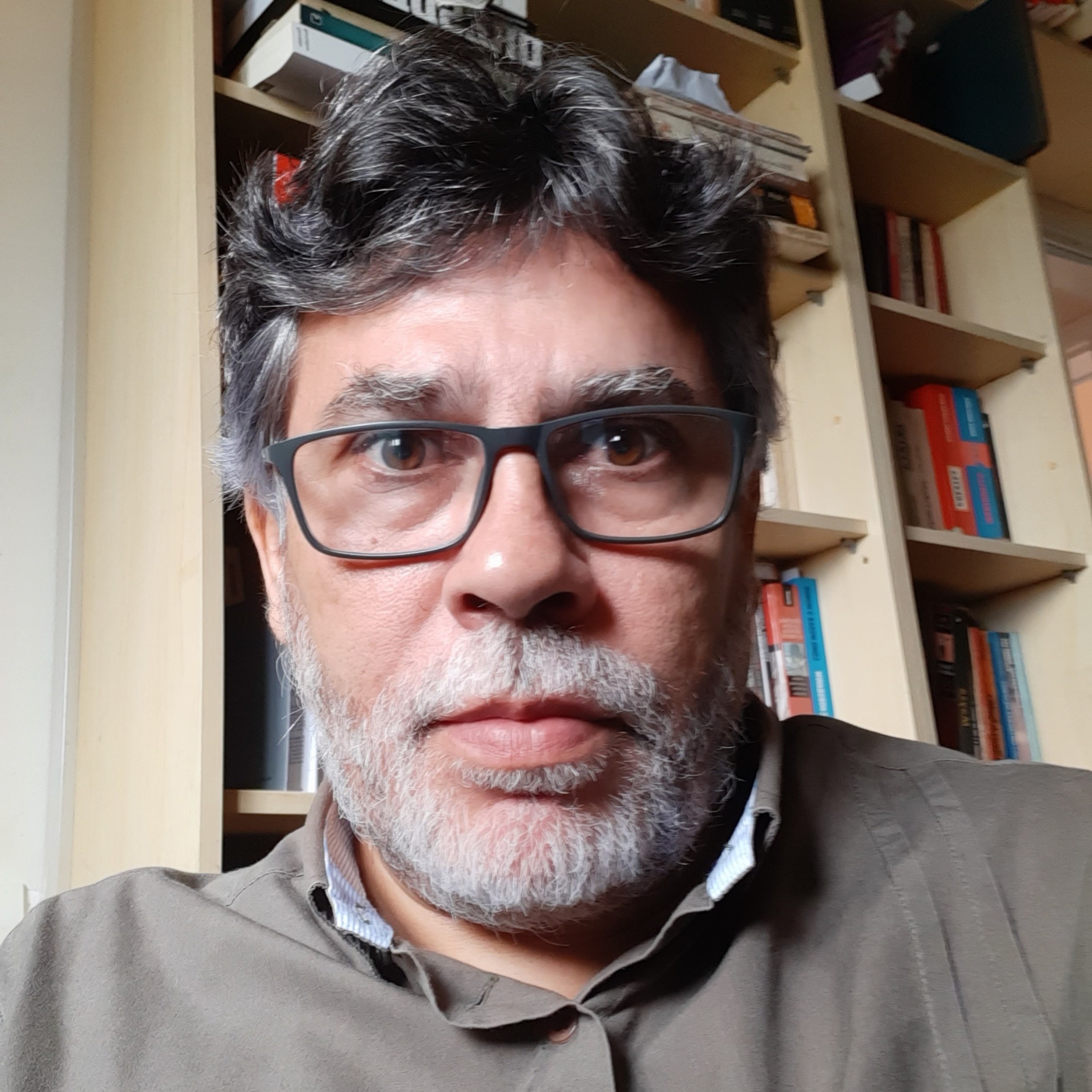 Osvaldo Bertolino - O outro lado da notícia