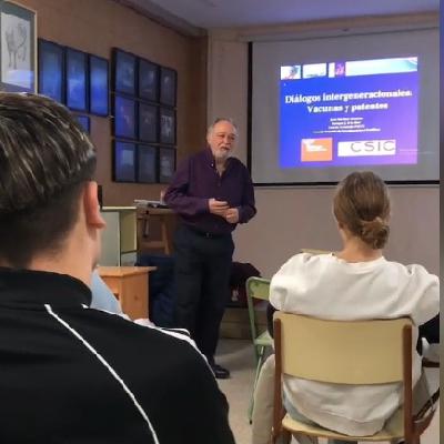 Más cerca - Científicos veteranos del CSIC intercambian experiencias con jóvenes estudiantes - 25/06/225