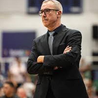 Entrevista con Paco Olmos, entrenador de Baloncesto
