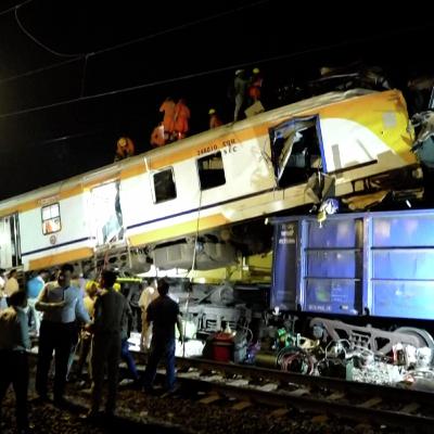 At least 11 killed in India train crash as rescuers recover bodies