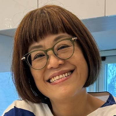 EP40-郝眉學姊經歷豐富曾經擔任許多角色,什麼樣的轉折跨界這麼大?這段多元職涯對當自媒體人有什麼幫助?「人生上半場奉獻給家庭,下半場為自己而活」,這句話代表什麼?Podcast 節目《三小老朋友》,這個節目的靈感怎麼來的?「跟麗君、L姐搭檔的火花是怎麼產生的?專長指導服務身心障礙特教學生,這份工作最觸動部分是什麼?對未來有什麼樣的計劃或夢想? EP40-郝眉學姊經歷豐富曾經擔任許多角色,什麼樣的轉折跨界這麼大?這段多元職涯對當自媒體人有什麼幫助?「人生上半場奉獻給家庭,下半場為自己而活」,這句話代表什麼?Podcast 節目《三小老朋友》,這個節目的靈感怎麼來的?「跟麗君、L姐搭檔的火花是怎麼產生的?專長指導服務身心障礙特教學生,這份工作最觸動部分是什麼?對未來有什麼樣的計劃或夢想?