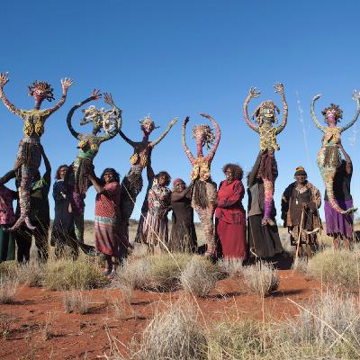 "Les songlines aborigènes sont de véritables universités spirituelles, ancestrales, astronomiques et écologiques" (Margo Neale) "Les songlines aborigènes sont de véritables universités spirituelles, ancestrales, astronomiques et écologiques" (Margo Neale)