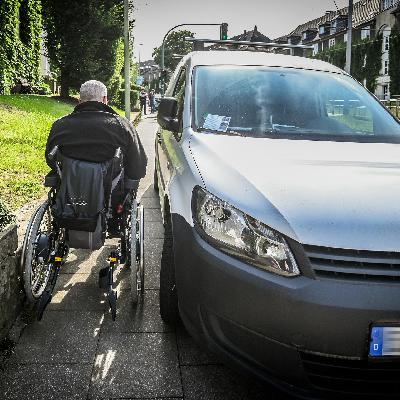 Problem für Fuß-Gänger - Deutsche Umwelt-Hilfe: Städte sollen Regeln gegen das Parken auf Geh-Wegen machen Problem für Fuß-Gänger - Deutsche Umwelt-Hilfe: Städte sollen Regeln gegen das Parken auf Geh-Wegen machen