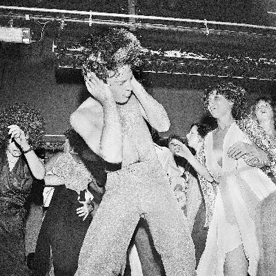 S01E08 - Sensational Glue: The Loft & Pre-Disco Nightlife in Downtown New York (1970-75) S01E08 - Sensational Glue: The Loft & Pre-Disco Nightlife in Downtown New York (1970-75)