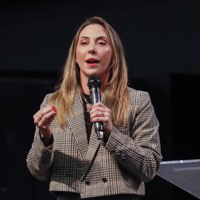 Justiça de Deus: posição e ousadia diante do trono - Juliana Borba