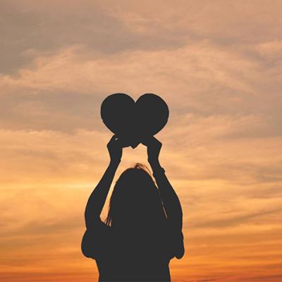 从八楼跳下后，我在轮椅上重启人生