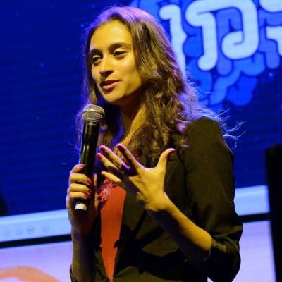 רוני קום שואל שאלות קשות את יוליה סגלין - יזמת שבוחרת לא להיות גדולה? 👸🏽