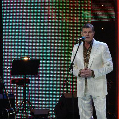 Александр Новиков о голубых, выдвижении в президенты, "Голосе" и позе "раком"