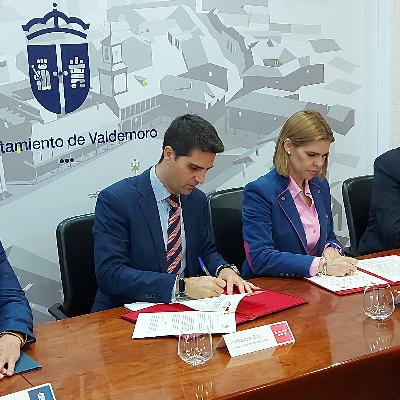 Emilio Viciana, consejero madrileño de Educación, y David Conde, alcalde de Valdemoro, repasan el protocolo de prácticas en Ayuntamientos para alumnos de FP Emilio Viciana, consejero madrileño de Educación, y David Conde, alcalde de Valdemoro, repasan el protocolo de prácticas en Ayuntamientos para alumnos de FP