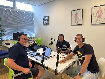 Topfit op de Cast: Aflevering 26- Aruba! Hoe is het om als fysiotherapeut op Aruba te werken? Is dat net zo leuk als dat het klinkt? Onze oud collega Randy werkt al meer dan 10 jaar op Aruba en praat ons bij over zijn avonturen op het eiland. Topfit op de Cast: Aflevering 26- Aruba! Hoe is het om als fysiotherapeut op Aruba te werken? Is dat net zo leuk als dat het klinkt? Onze oud collega Randy werkt al meer dan 10 jaar op Aruba en praat ons bij over zijn avonturen op het eiland.