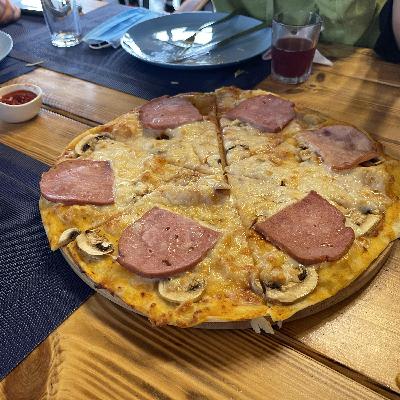 格鲁吉亚｜青春献给第比利斯，从酒司令到10升塑料桶，东北人散装葡萄酒生存指南