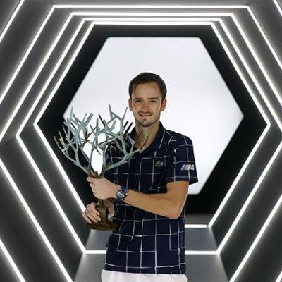 Golden Slam 1X14 - Un día más en la oficina